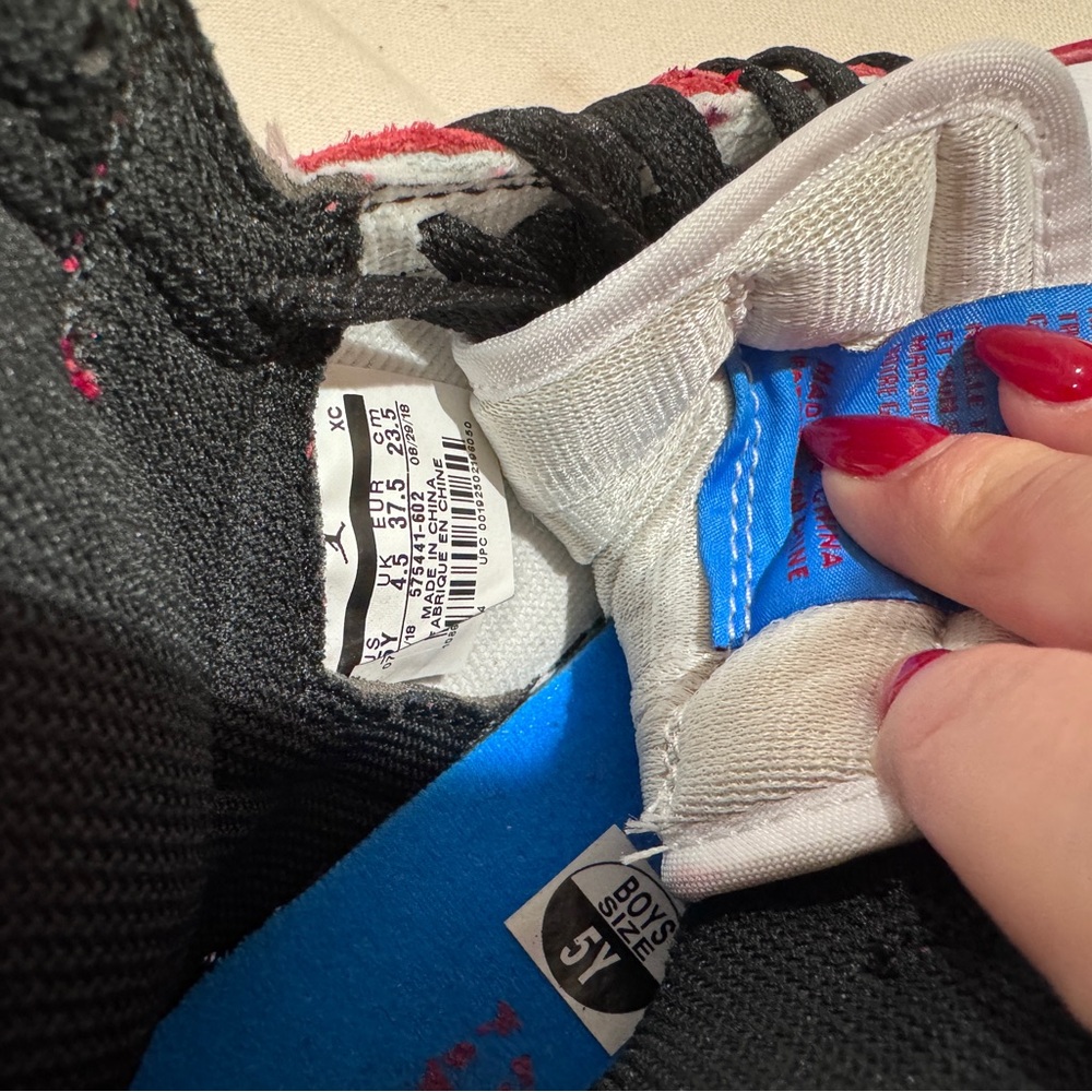 Jordan 1 Retro High
Spider-Man Origin Story (GS) - Picture 7 of 8